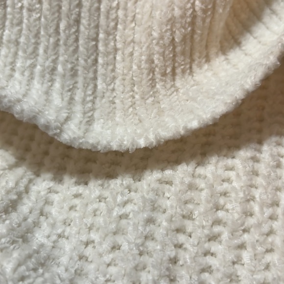 Luv & Bloom Women’s ivory chenille cropped sweater ribbed cowl neck - Picture 7 of 10